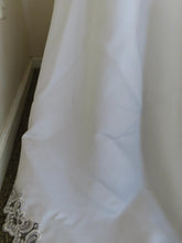 Load image into Gallery viewer, Style 8458 White Size 20 Bridal

