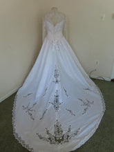 Load image into Gallery viewer, Style 8458 White Size 20 Bridal

