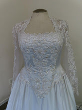 Load image into Gallery viewer, Style 8458 White Size 20 Bridal
